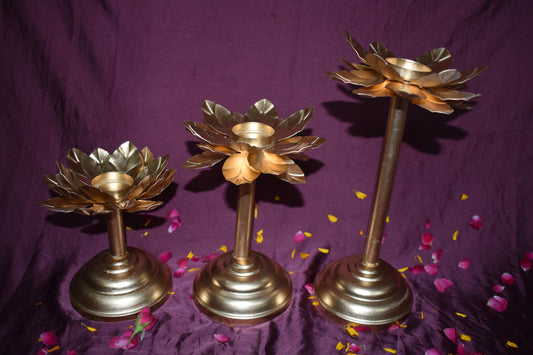 Leaf-Cut Lotus Gold Candle Set