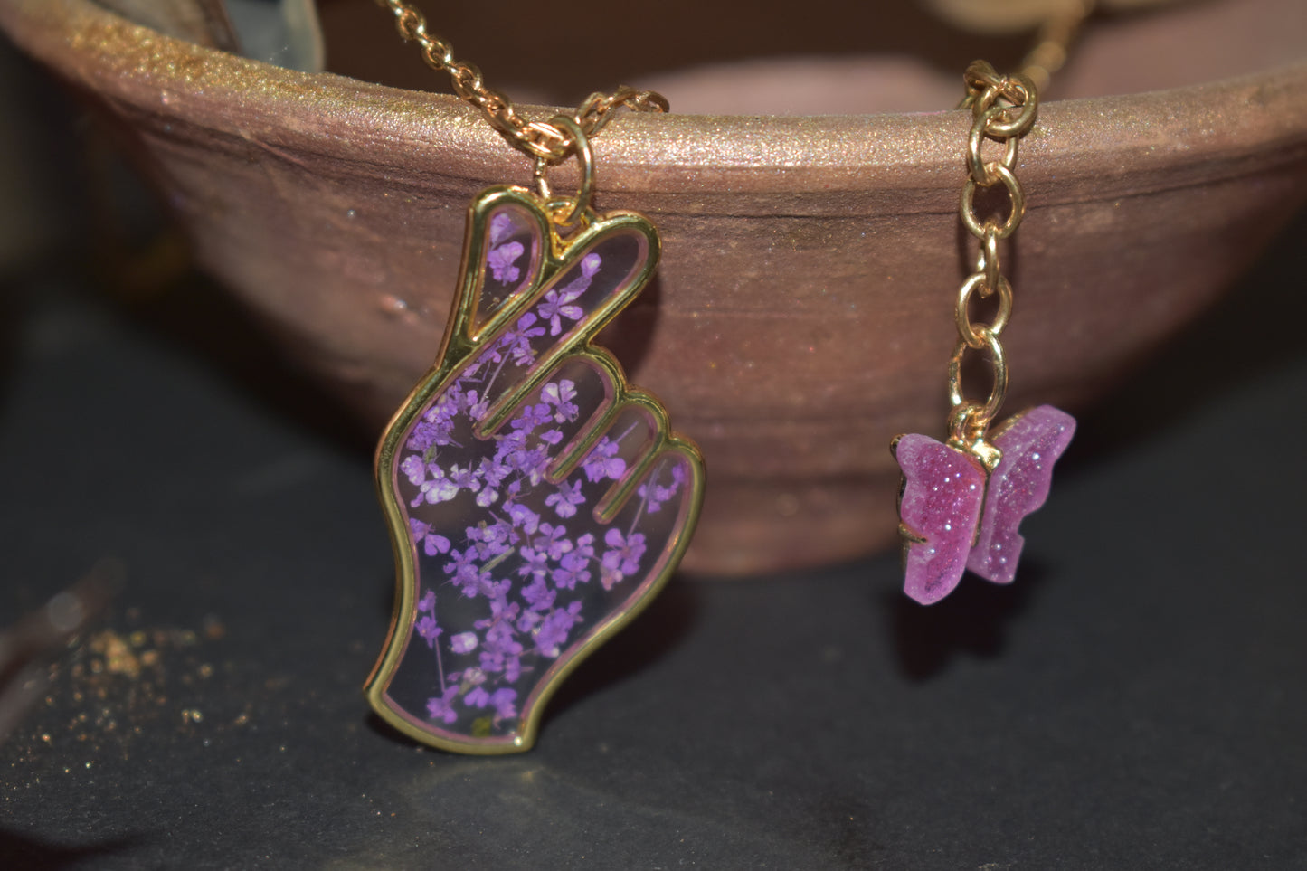 Gold Plated Finger Heart Shape Lavender Color Dried Pressed Flower Pendant with Cute Enamel Butterfly Charm