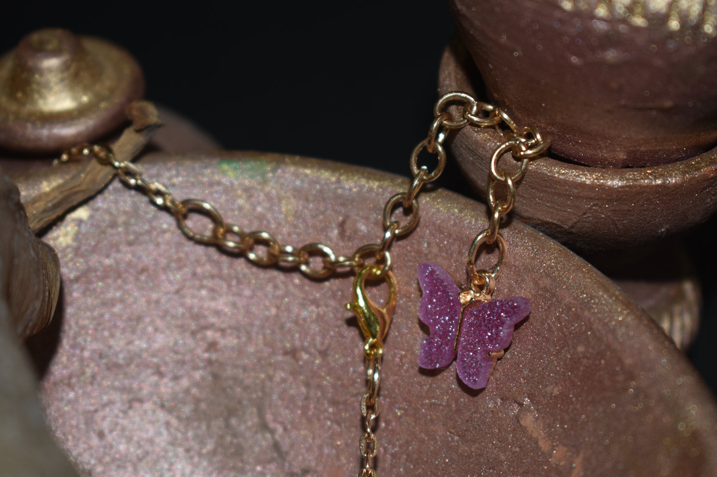 Gold Plated Finger Heart Shape Lavender Color Dried Pressed Flower Pendant with Cute Enamel Butterfly Charm